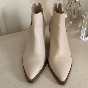 Vince Camuto Gigietta booties in Ivory size 8